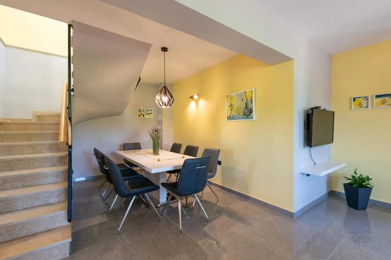 Holiday home Villa Giovanni Maria Vinez